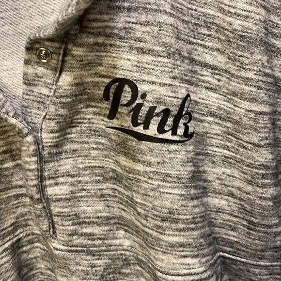 Pink woman’s grey and white pullover sweatshirt with two front side pockets - Picture 5 of 10